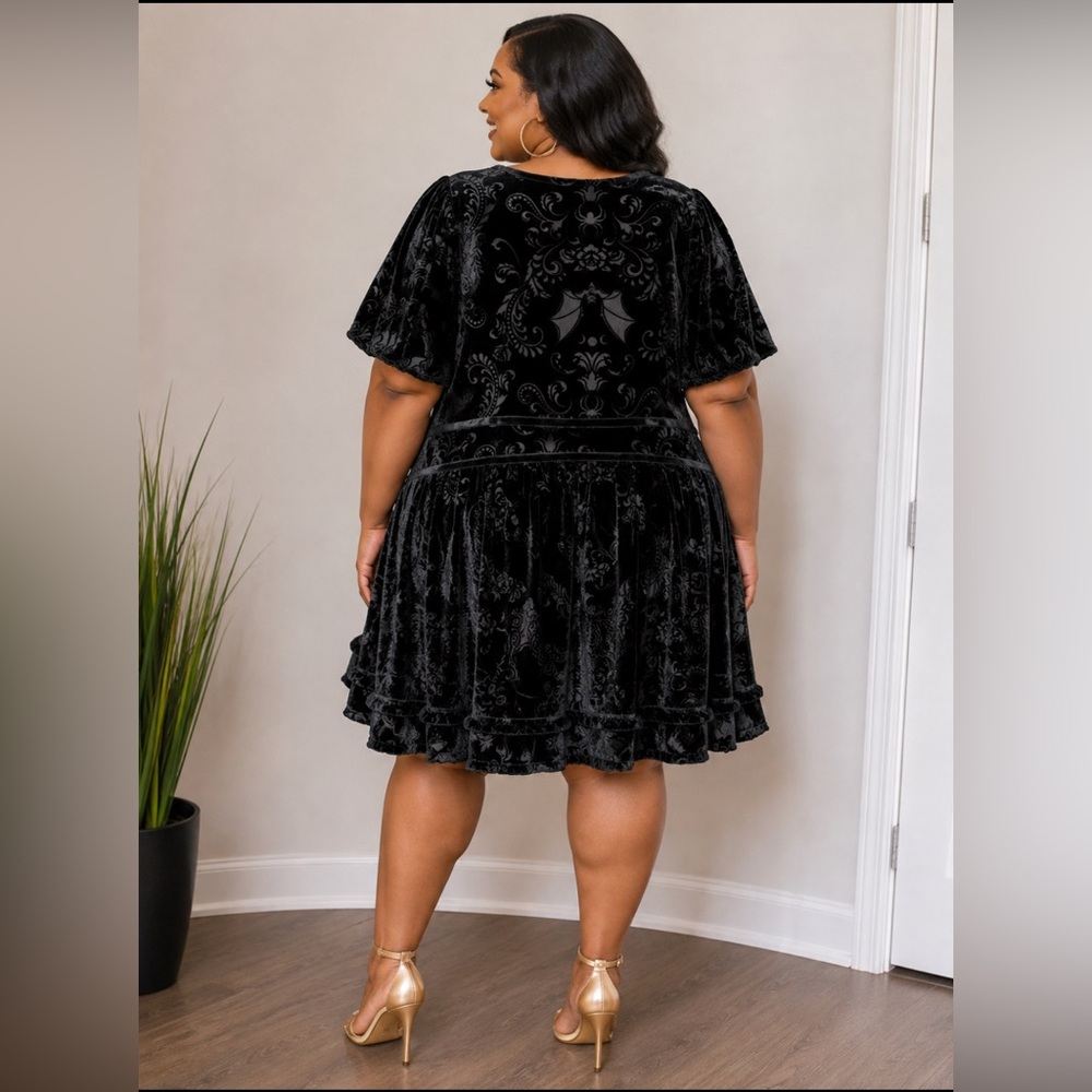 Torrid Nightfall NWOT Black Velvet V-Neck Goth Dress - Picture 2 of 3
